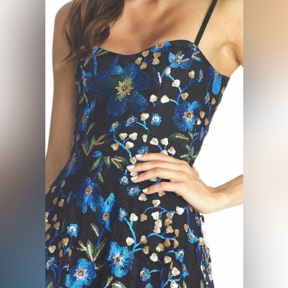 Dress the Population Blue Floral Midi Dress - Picture 4 of 10